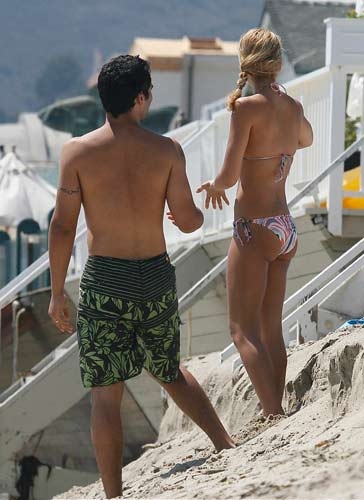 Jessica Alba plajda galerisi resim 15