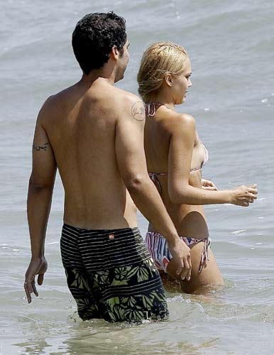 Jessica Alba plajda galerisi resim 16