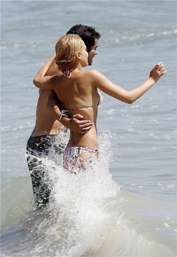 Jessica Alba plajda galerisi resim 18
