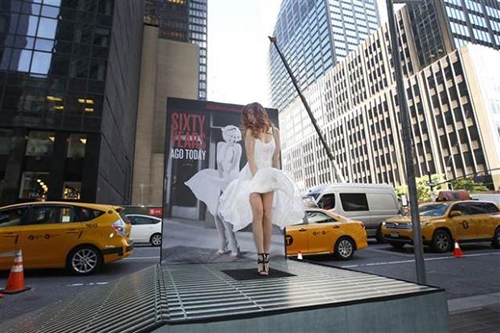 Marilyn Monroe anısına eteğini kapan geldi galerisi resim 9