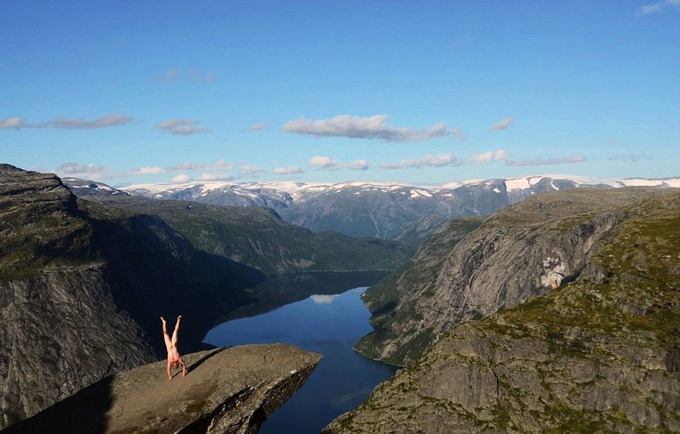 Dünyayı çıplak geziyor galerisi resim 1
