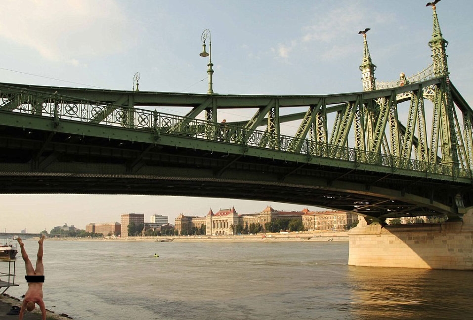 Dünyayı çıplak geziyor galerisi resim 5