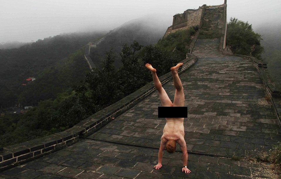 Dünyayı çıplak geziyor galerisi resim 6