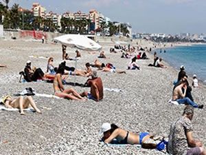 Konyaaltı'na yaz geldi