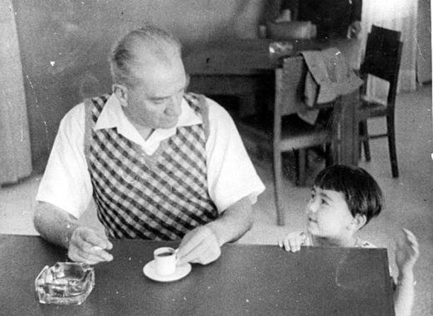Atatürk ve çocuk sevgisi galerisi resim 1