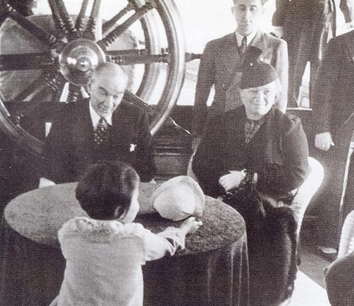 Atatürk ve çocuk sevgisi galerisi resim 13