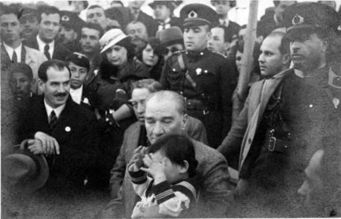 Atatürk ve çocuk sevgisi galerisi resim 19
