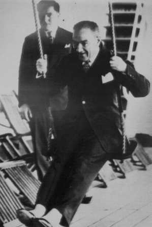 Atatürk ve çocuk sevgisi galerisi resim 2