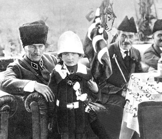 Atatürk ve çocuk sevgisi galerisi resim 6