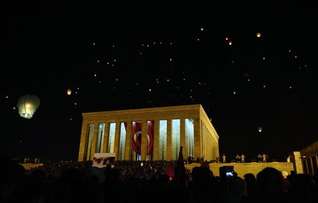 Anıtkabirden yükselen 1915 barış feneri Ankara’yı aydınlattı Foto-Galeri galerisi resim 3