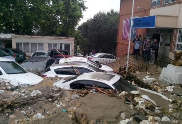 Seçim görevlileri mahsur kaldı -Foto Galeri- galerisi resim 1