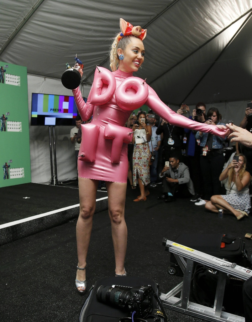 Miley Cyrus şok geçirtti Foto-Galeri galerisi resim 10