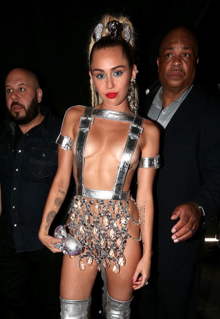 Miley Cyrus şok geçirtti Foto-Galeri galerisi resim 21