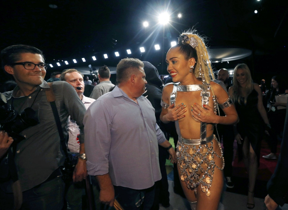 Miley Cyrus şok geçirtti Foto-Galeri galerisi resim 22
