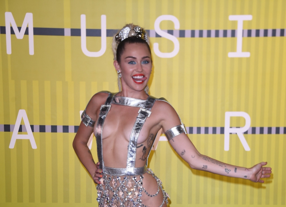 Miley Cyrus şok geçirtti Foto-Galeri galerisi resim 7