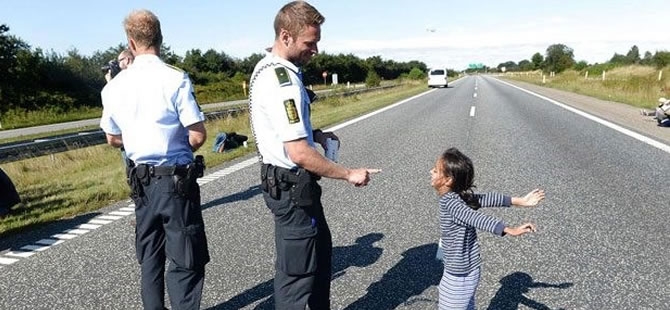 Dünya bu polisi konuşuyor! galerisi resim 2