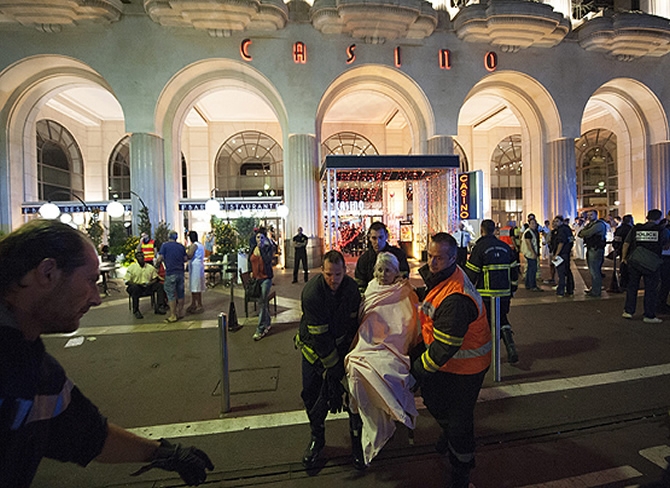 Fransa'nın ulusal gününde Nice'te terör saldırısı galerisi resim 3
