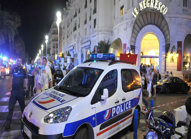 Fransa'nın ulusal gününde Nice'te terör saldırısı galerisi resim 5