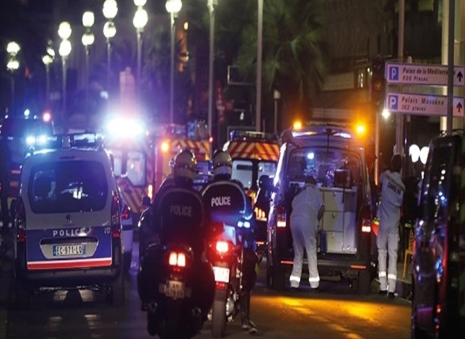 Fransa'nın ulusal gününde Nice'te terör saldırısı galerisi resim 7