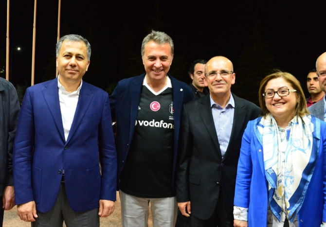 Beşiktaş şampiyonluk pastasını kesti galerisi resim 10