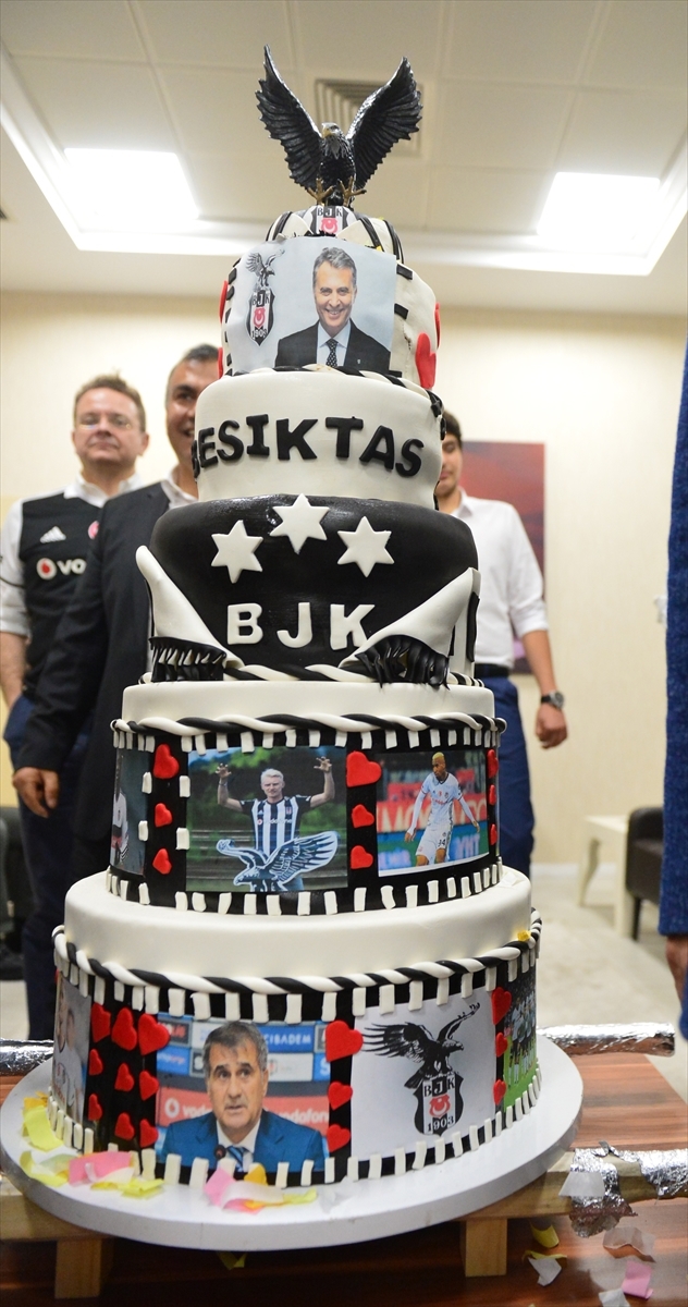 Beşiktaş şampiyonluk pastasını kesti galerisi resim 11