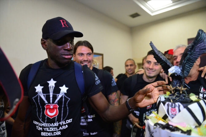 Beşiktaş şampiyonluk pastasını kesti galerisi resim 7