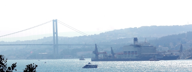 Dünyanın en büyük gemisi İstanbul Boğazı'ndan geçti galerisi resim 12