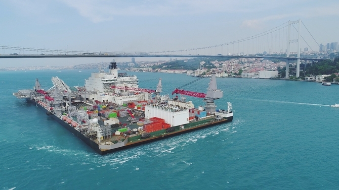 Dünyanın en büyük gemisi İstanbul Boğazı'ndan geçti galerisi resim 15