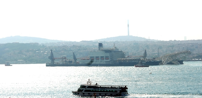 Dünyanın en büyük gemisi İstanbul Boğazı'ndan geçti galerisi resim 9