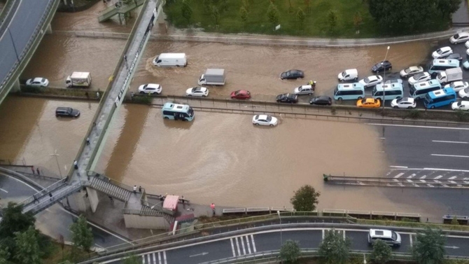 İstanbul'da sağanak yağış sonrası çekilen görüntüler galerisi resim 10