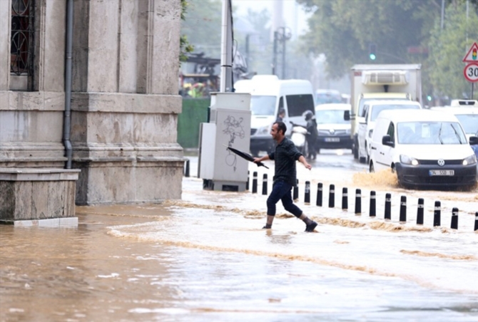 İstanbul'da sağanak yağış sonrası çekilen görüntüler galerisi resim 3