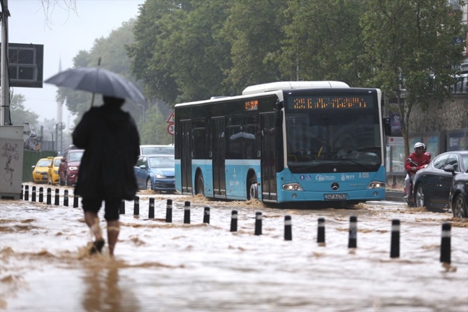 İstanbul'da sağanak yağış sonrası çekilen görüntüler galerisi resim 7