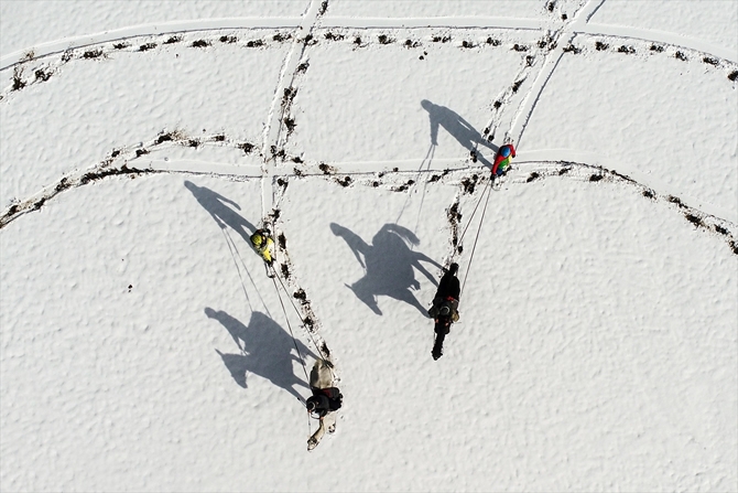 "Atlı snowboard" yapmanın heyecanını yaşadılar galerisi resim 12