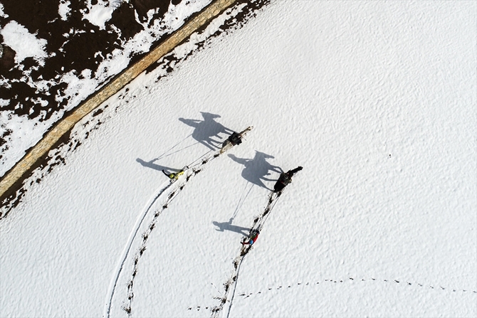 "Atlı snowboard" yapmanın heyecanını yaşadılar galerisi resim 13