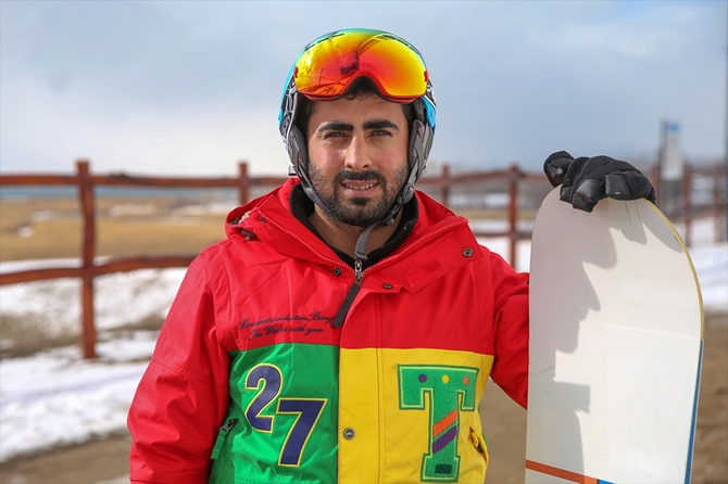 "Atlı snowboard" yapmanın heyecanını yaşadılar galerisi resim 4