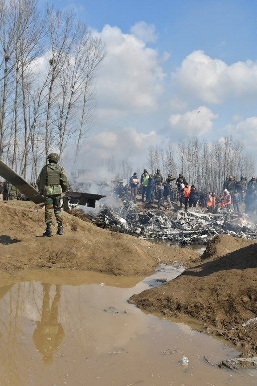 Savaş uçağı düşürüldü galerisi resim 1