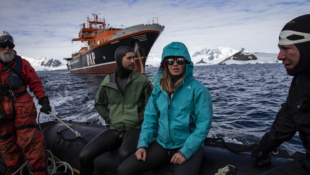 Buz gibi sulara daldı galerisi resim 2