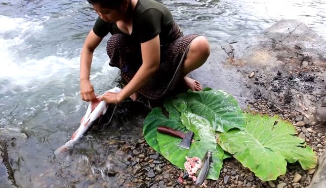 Balıkları taşla avlıyor galerisi resim 13