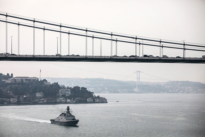 Türk Savaş Gemileri İstanbul Boğazı'ndan Geçti galerisi resim 10
