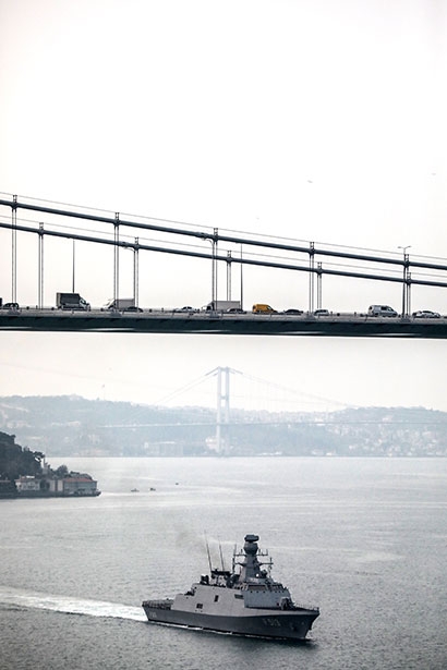 Türk Savaş Gemileri İstanbul Boğazı'ndan Geçti galerisi resim 16