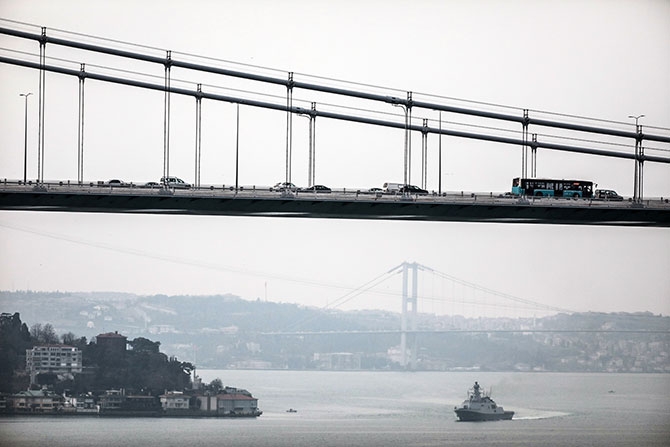 Türk Savaş Gemileri İstanbul Boğazı'ndan Geçti galerisi resim 2