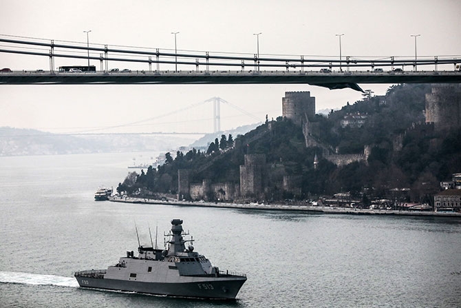 Türk Savaş Gemileri İstanbul Boğazı'ndan Geçti galerisi resim 9