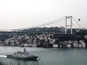 Türk Savaş Gemileri İstanbul Boğazı'ndan Geçti