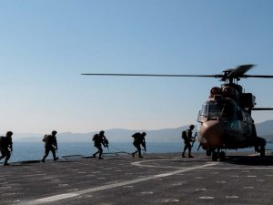 Deniz komandolarından muhteşem kareler