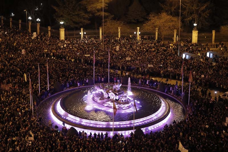 İspanyol kadınlar meydanları doldurdu galerisi resim 2