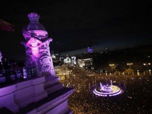 İspanyol kadınlar meydanları doldurdu