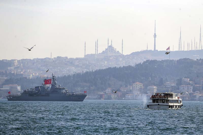 Savaş gemileri Boğaz'dan geri döndü galerisi resim 1