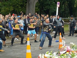 Haka Dansçıları katliamı böyle proteste etti