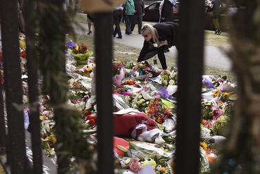 YENİ ZELANDALI KADINLAR BAŞÖRTÜSÜ TAKTILAR galerisi resim 10