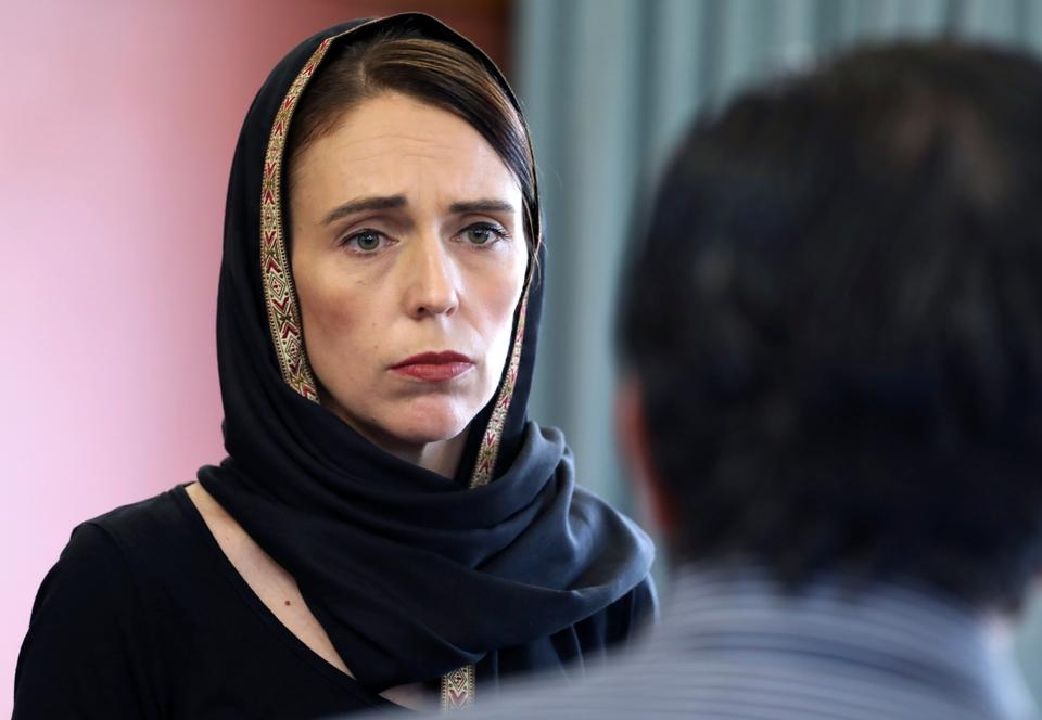 YENİ ZELANDALI KADINLAR BAŞÖRTÜSÜ TAKTILAR galerisi resim 6